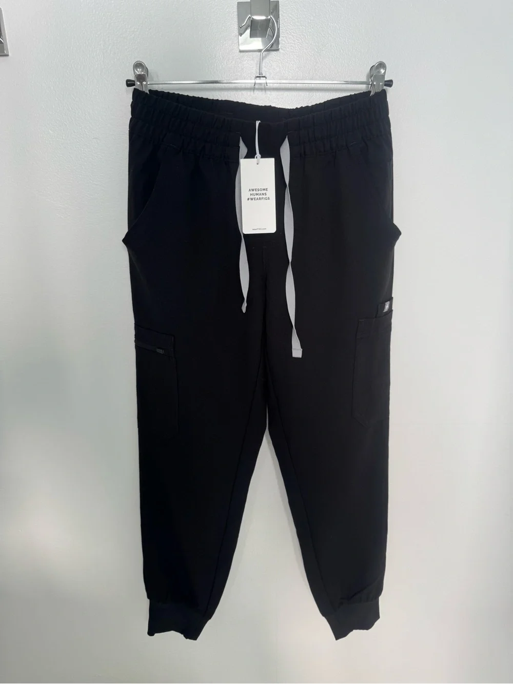 FIGS Black Casma 3-pocket Scrub Top and Uman relaxed jogger scrub pant